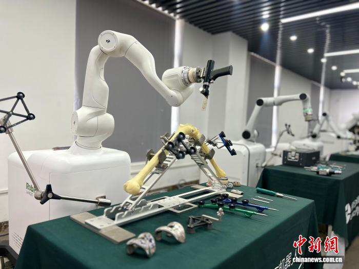 “浙造器械”新突破：AI技术、脑机接口创新浪潮涌动,“浙造器械”新突破：AI技术、脑机接口创新浪潮涌动