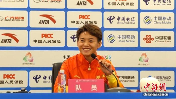 （粤港澳全运会）女足名将王霜：笑着昂首离场（粤港澳全运会）女足名将王霜：笑着昂首离场