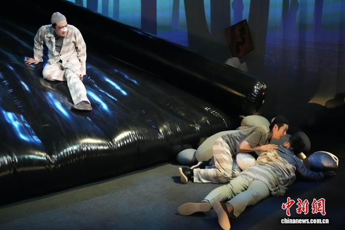 “此处高能” 北京人艺小剧场话剧《行路人》首演,“此处高能” 北京人艺小剧场话剧《行路人》首演